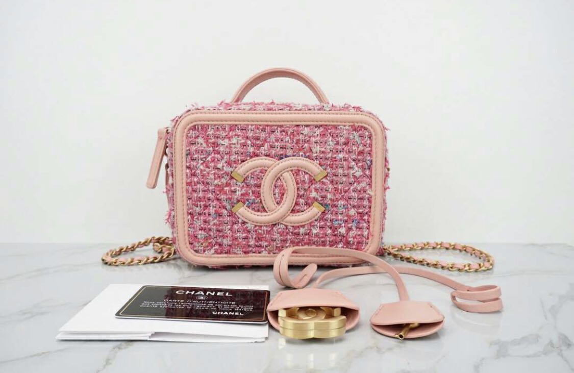 Chanel tweed quilted small vanity case, Women's Fashion, Bags & Wallets,  Cross-body Bags on Carousell