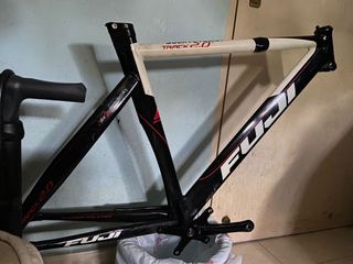 Fuji Track 2.0 frame + crankset (Read 
