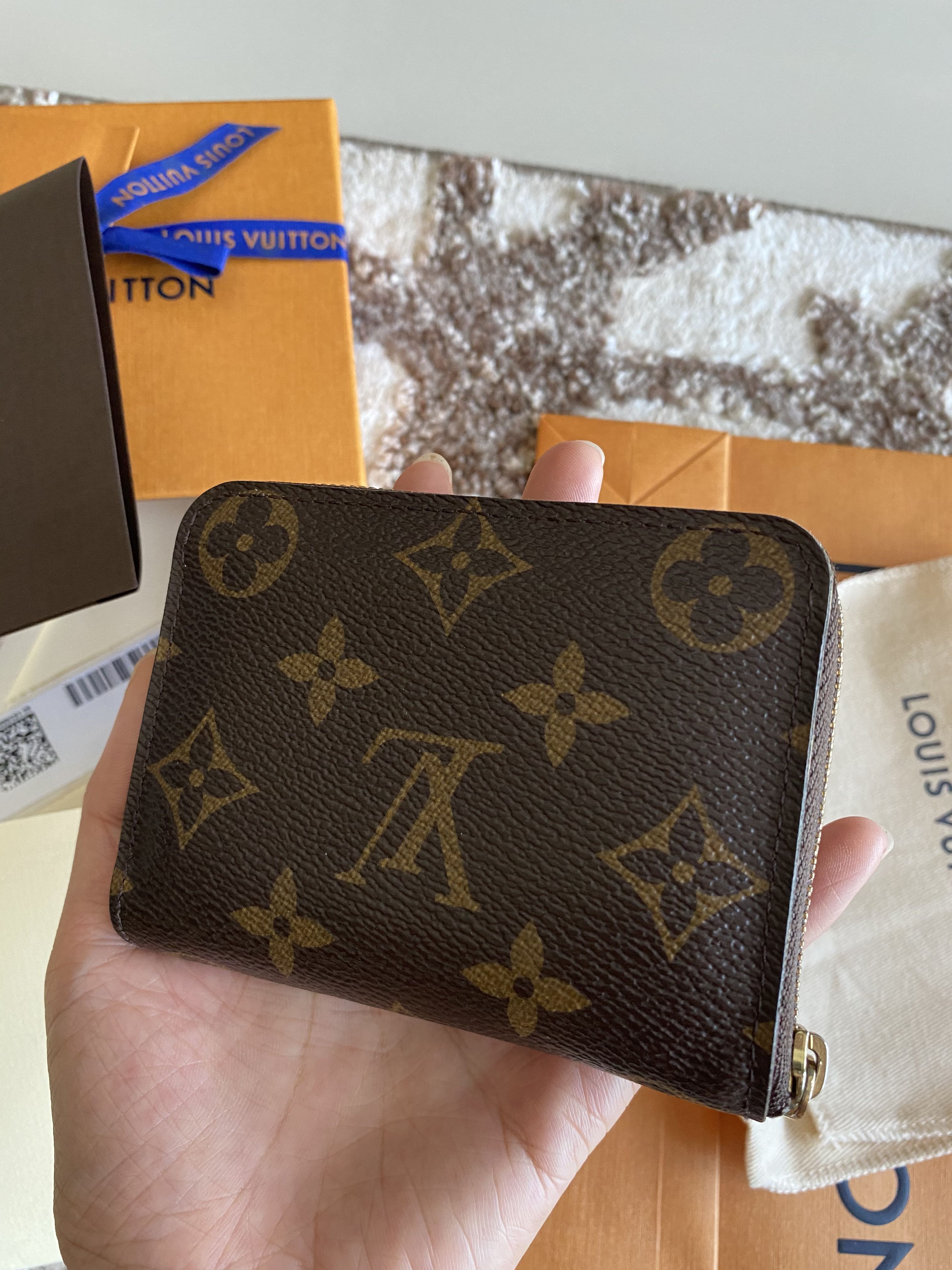 Authentic Louis Vuitton zippy coin purse Wallet, Women's Fashion