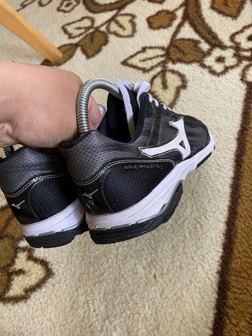 Mizuno Wave Amulet 6