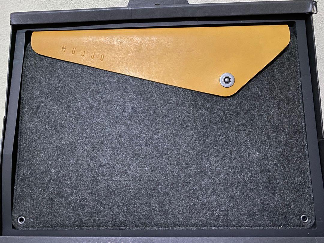 Mujjo MACBOOK PRO RETINA 15" SLEEVE (Category: Laptops & Notebooks) located in Quezon City. Submitted by goldntimeph (Listing ID 1067657382, Image 1). Description: brand new extra sleeve ko sya for macbook pro retina 15" .