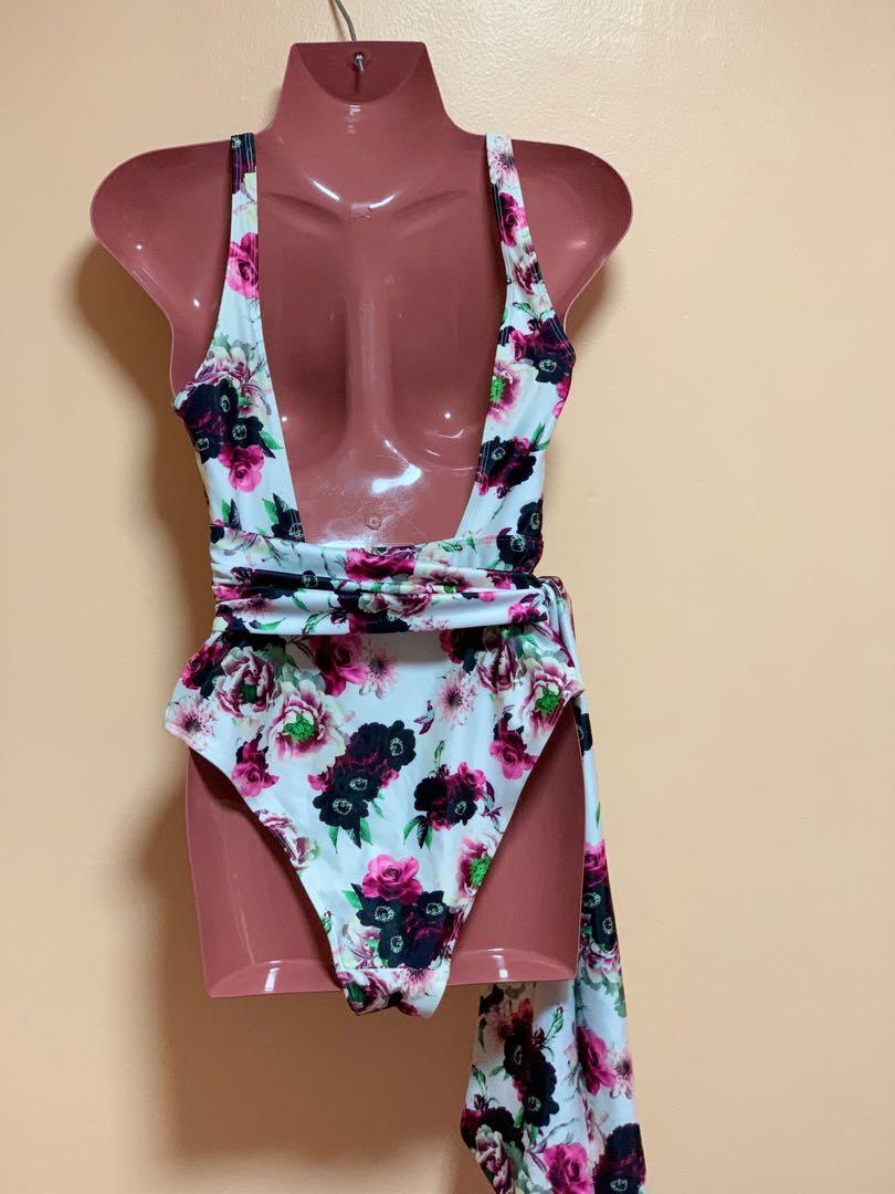 Swimsuit Small to Medium (Category: Bikinis & Swimsuits) located in Cavite. Submitted by jadeiris (Listing ID 1067611899, Image 3). Description: Makapal to super ganda ng quality ♥️ Di ko nagamit 😭 Clothes are preloved and well loved If clothes have issues it is indicated in the picture and honest issue. Some almost new. I’m changing my closet. Clothes become smaller since I got pregnant. Manage your expectations but expect good quality. Shopee 