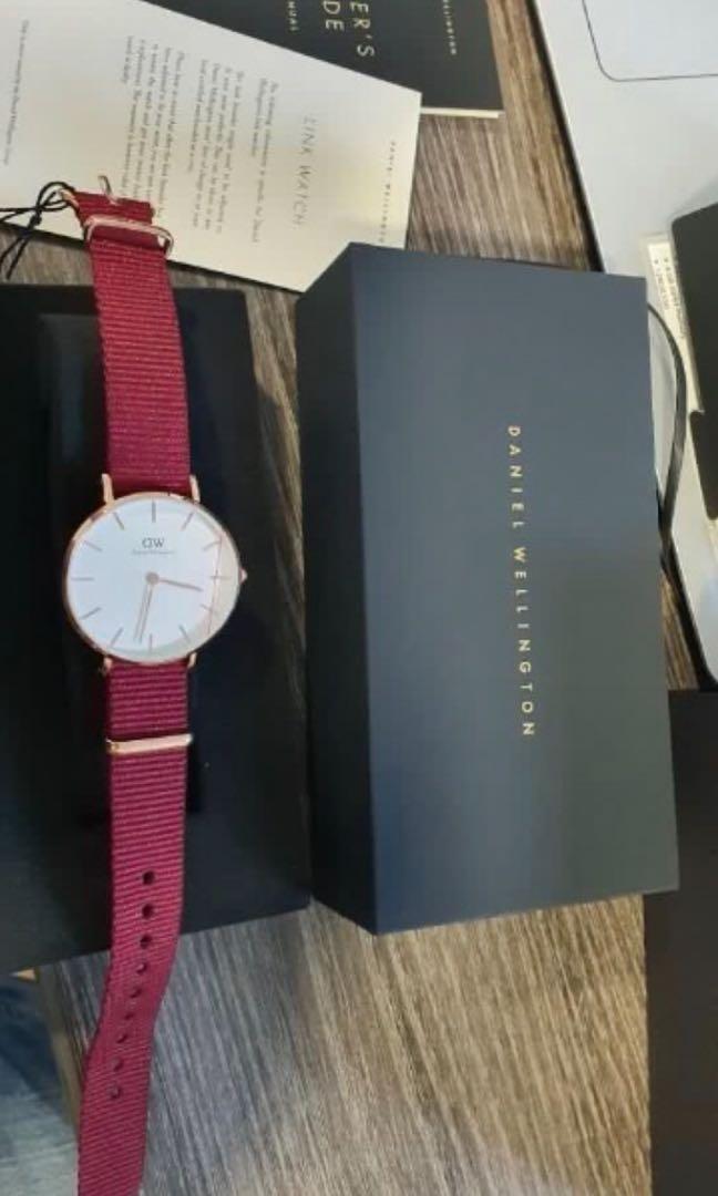 200% Authentic Daniel Wellington Women Mobile Phones & Gadgets, Wearables & Smart Watches on Carousell