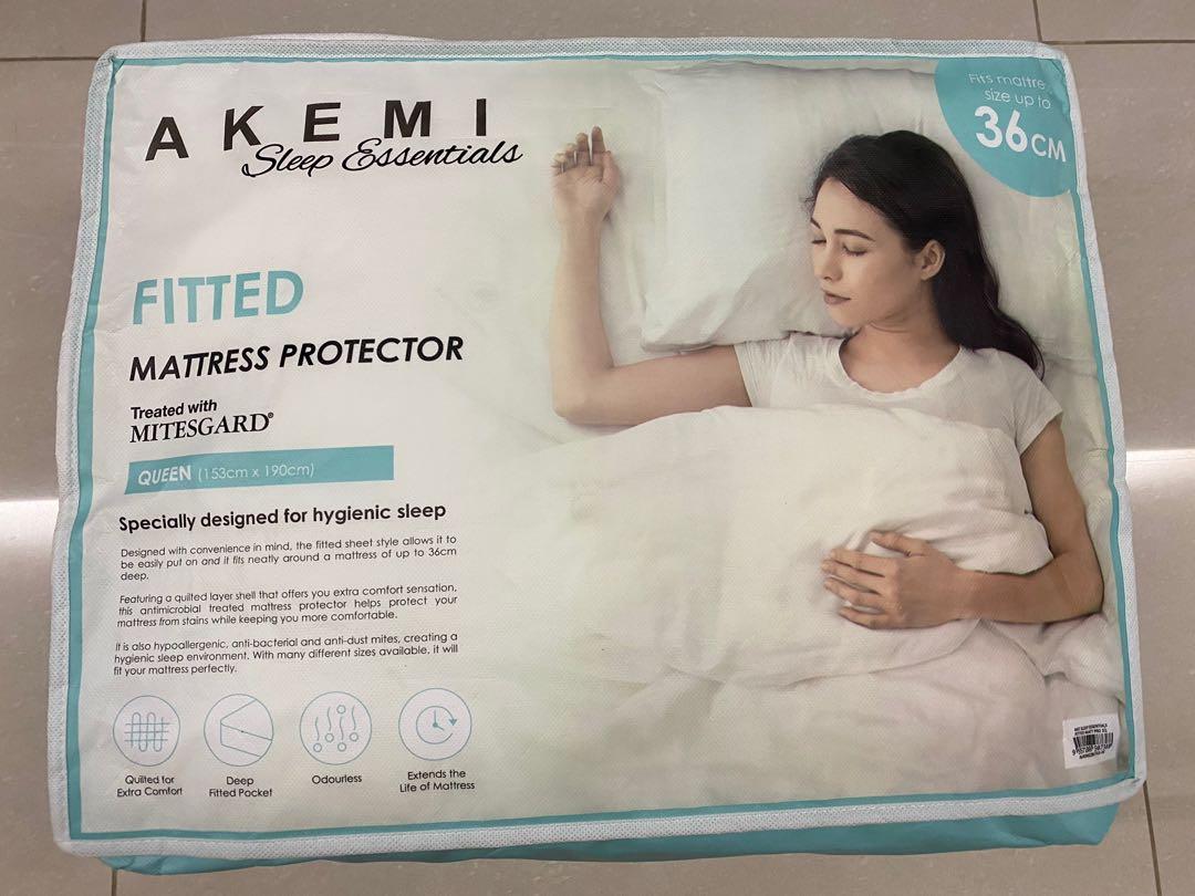 akemi pillow protector