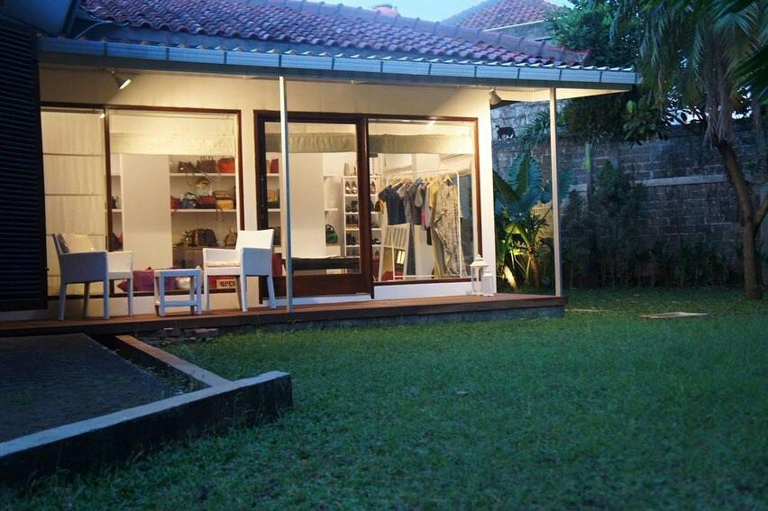 An Aesthetic House With Swimming Pool Near Jakarta Properti Dijual Di Carousell