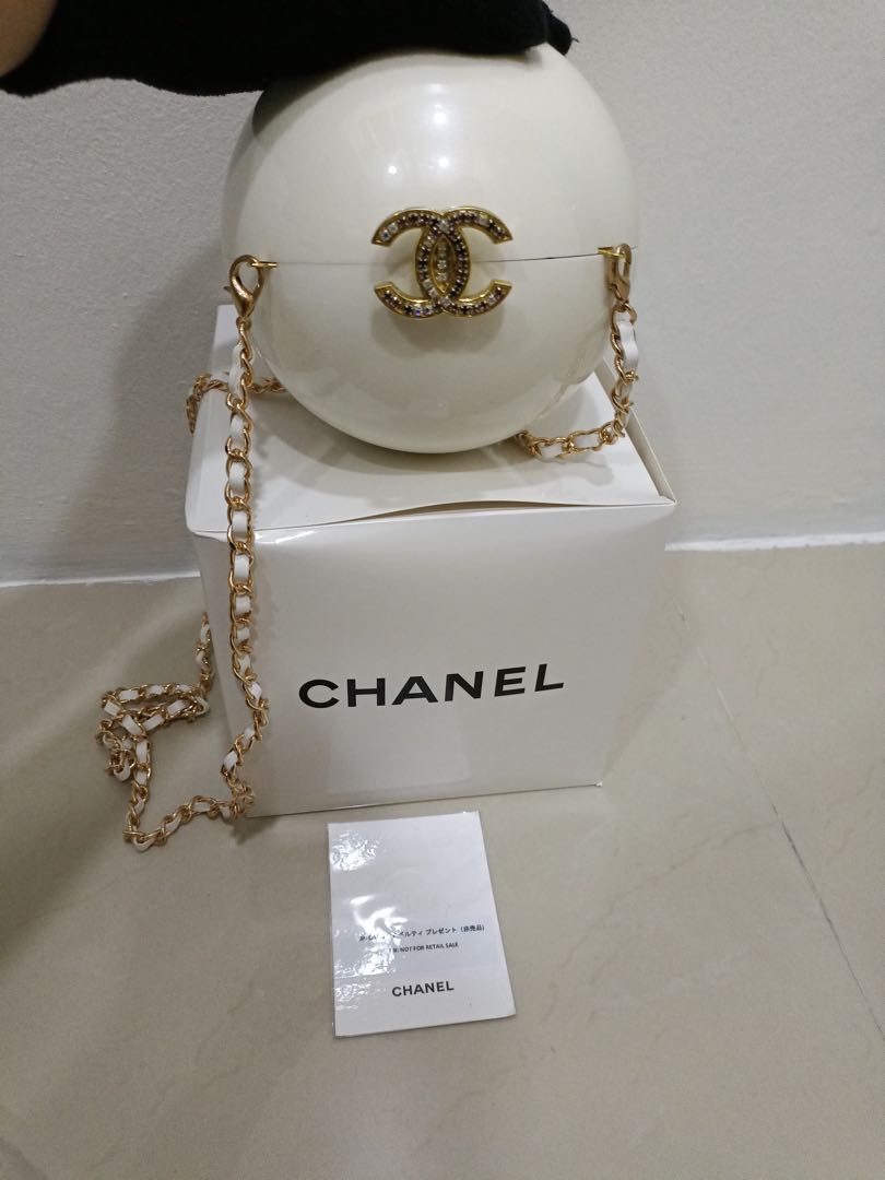 Chanel vip gift pearl ball clutch bag  Chanel bag, Chanel handbags pink, Chanel  handbags red