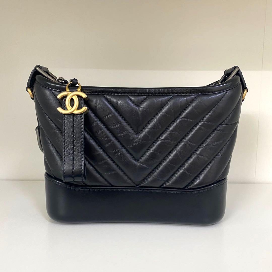 SOLD) Chanel Gabrielle Hobo Black Chevron Small #28, Luxury, Bags & Wallets  on Carousell