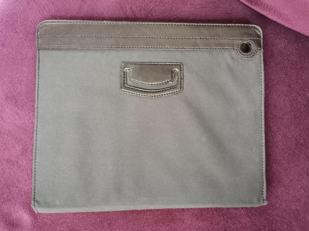 COACH NYLON IPAD SLEEVE (Category: Cases & Sleeves) located in Cavite. Submitted by appliquetrends (Listing ID 1067788103, Image 2). Description: Original COACH iPad Sleeve Php 400 ° preloved, bought in US ° used for iPad 4 ° Black canvas body with leather trimmings You are viewing an authentic preloved item. Signs of usage are normal. Please manage your expectations ☺️ * I am not affiliated with the brand featured. All trademarks and copyrights 