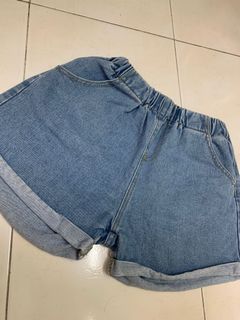 (Category: ) located in . Submitted by preluvthrifts (Listing ID 1067806849, Image 1). Description: .