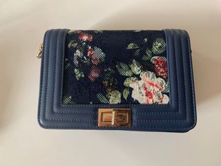 （分類：）位於 。 由 tszyinnnn 提交（商品編號 1067850857，圖片 1）。簡介： 。