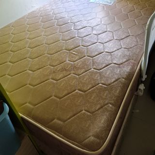 (Category: ) located in . Submitted by closetspaced (Listing ID 1067811599, Image 1). Description: .