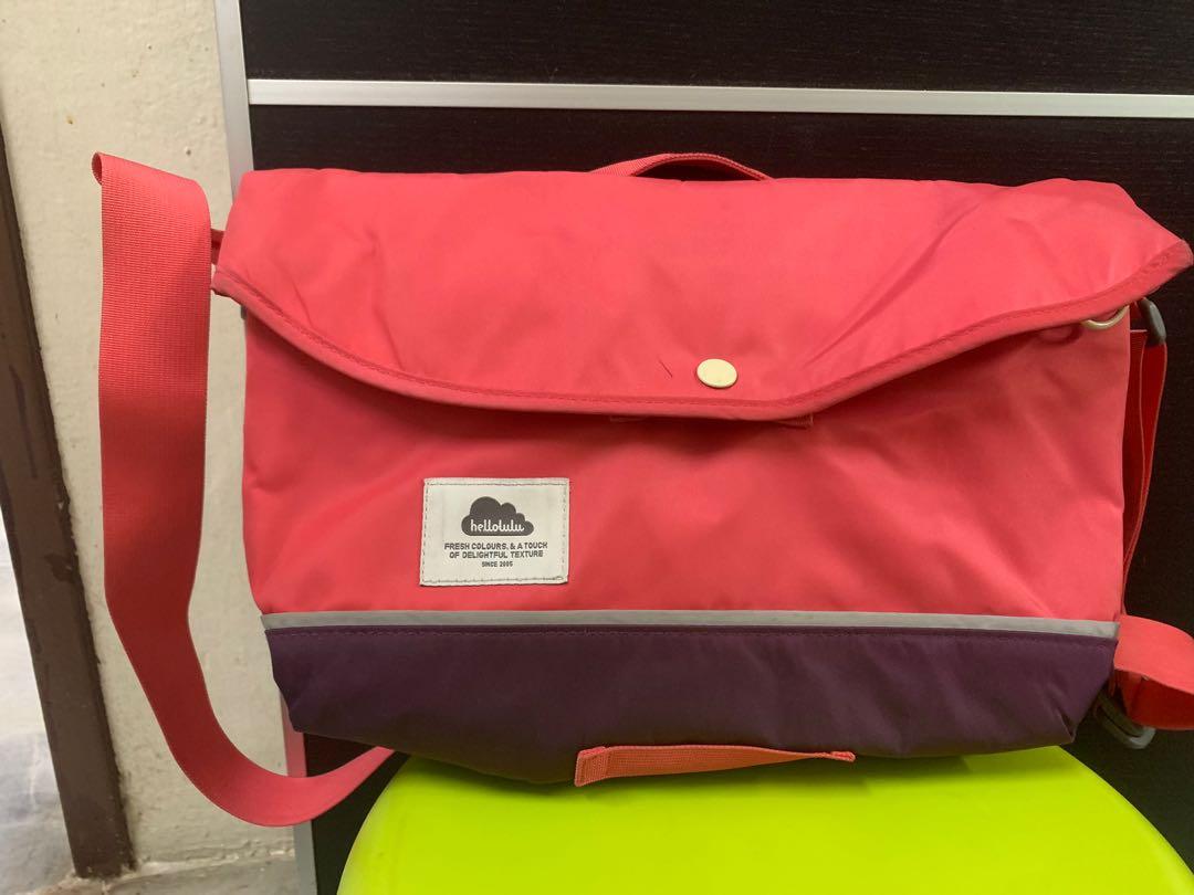 Hellolulu bag (Category: Tote Bags) located in Balakong. Submitted by tibo2006 (Listing ID 1067879672, Image 1). Description: Can fit iPad.