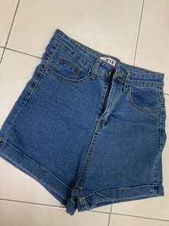 (Category: ) located in . Submitted by preluvthrifts (Listing ID 1067806709, Image 1). Description: .