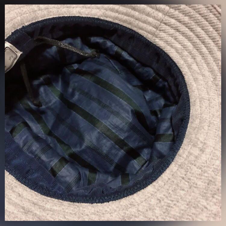 Initial hat （分類：帽）位於 Hong Kong。 由 secondparking 提交（商品編號 1067949734，圖片 5）。簡介： initial hat Color grey Size 2 : 58cm。