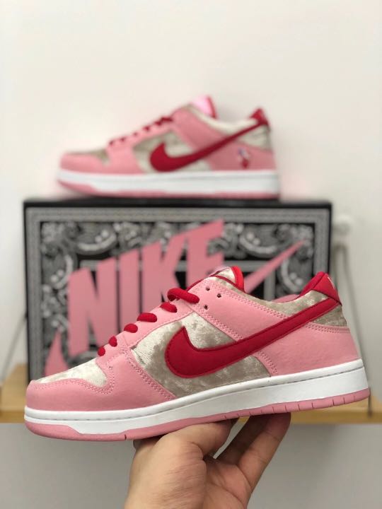 INSTOCK) Size 39 NIKE SB DUNK VALENTINES DAY SNEAKERS, Women's Fashion,  Footwear, Sneakers on Carousell