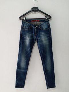 Logo jeans