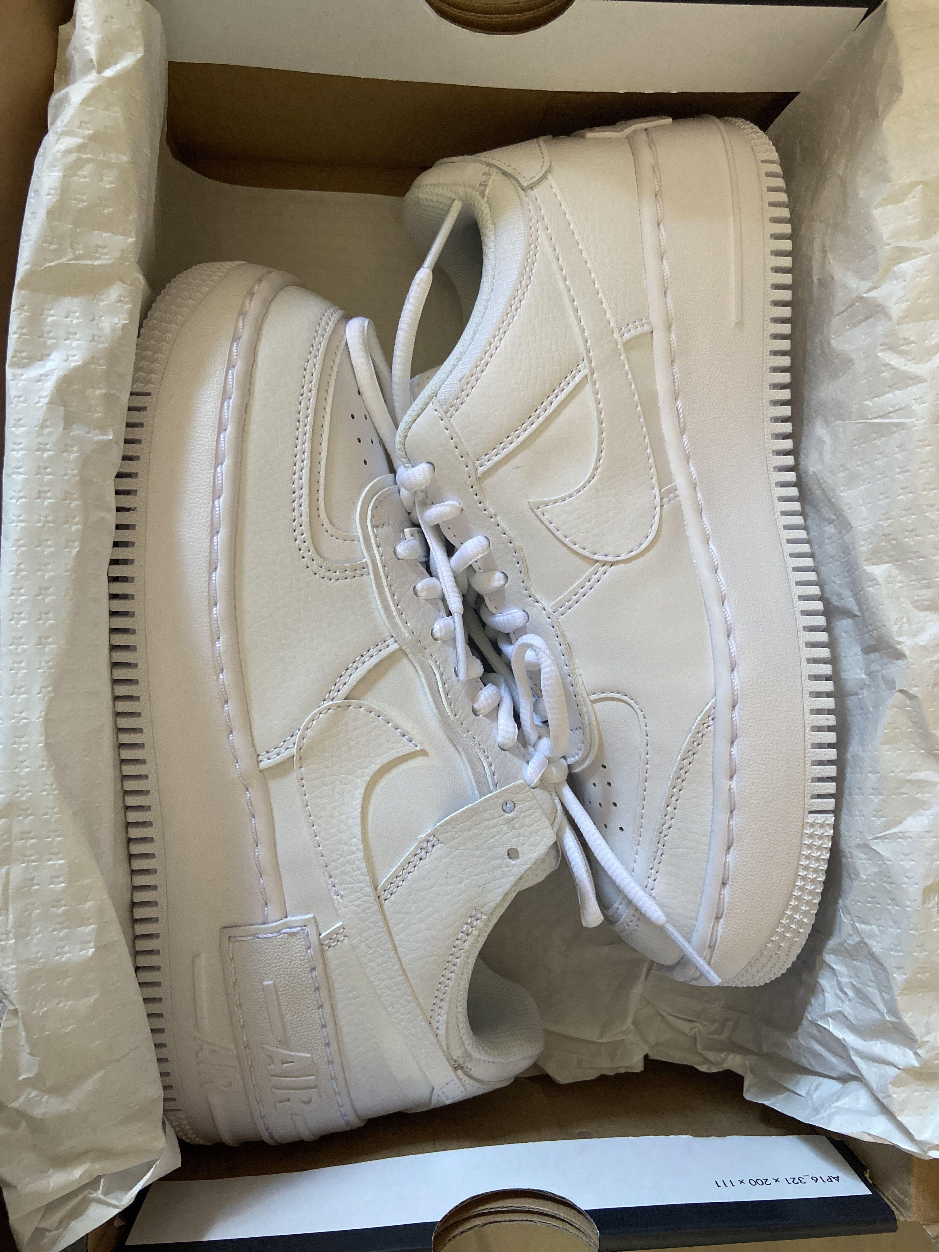Poshmark air outlet force 1