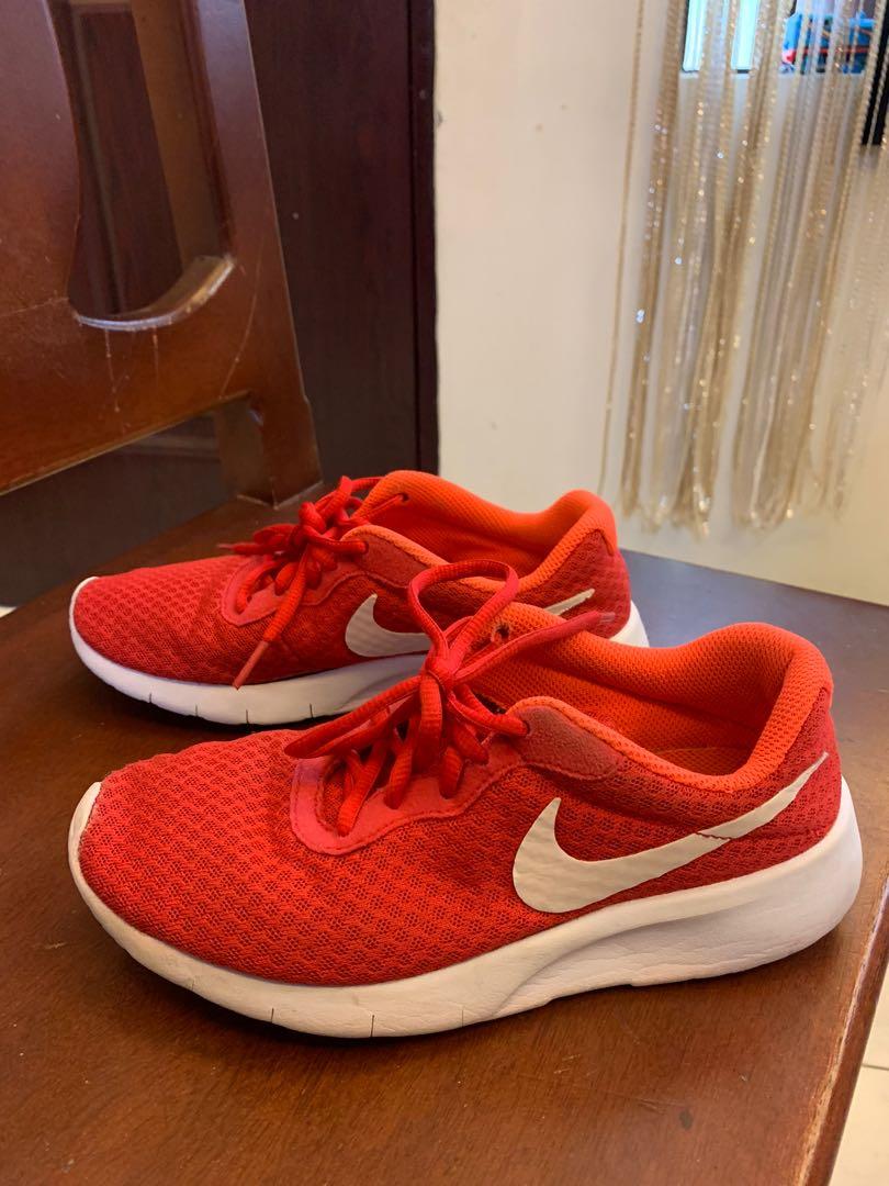 Nike tanjun red mens shop