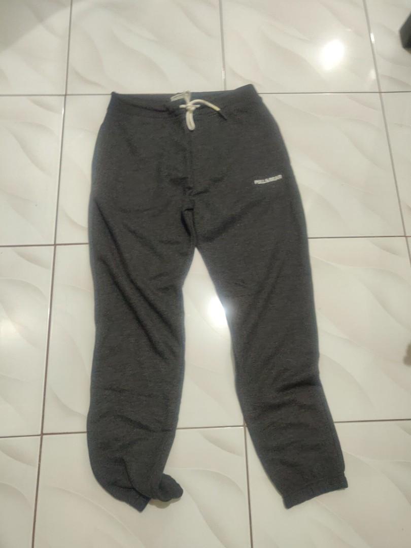 Pull & Bear Sweatpants (Category: Joggers) located in Malolos. Submitted by GoFundMyTravels (Listing ID 1067869771, Image 1). Description: Black sweatpants from Pull & Bear Size S (30) Rarely used.