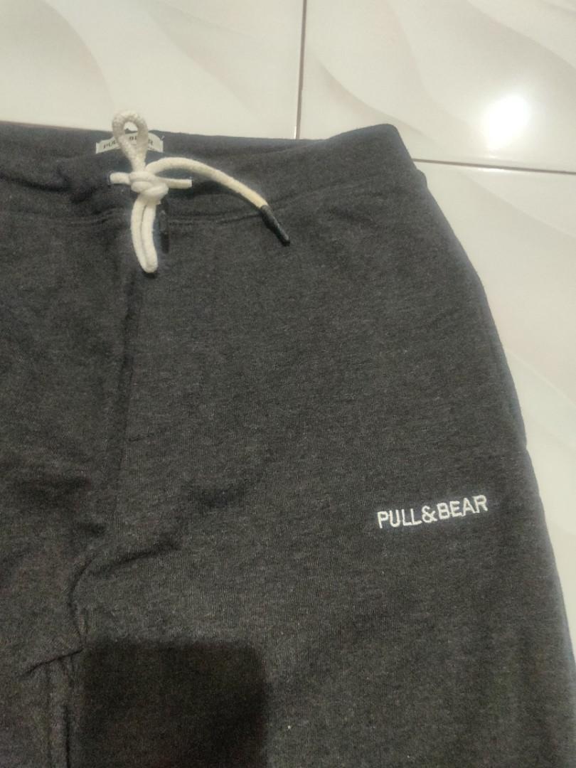 Pull & Bear Sweatpants (Category: Joggers) located in Malolos. Submitted by GoFundMyTravels (Listing ID 1067869771, Image 3). Description: Black sweatpants from Pull & Bear Size S (30) Rarely used.