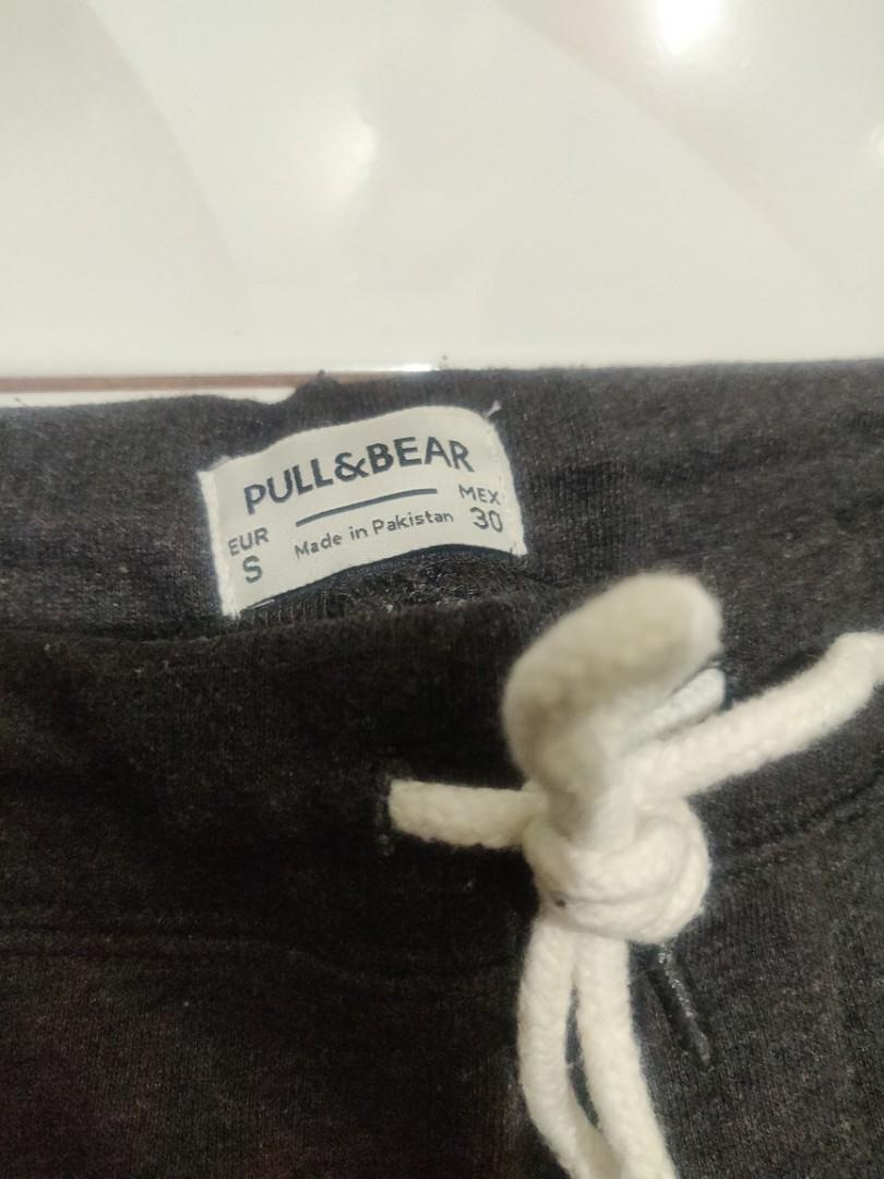 Pull & Bear Sweatpants (Category: Joggers) located in Malolos. Submitted by GoFundMyTravels (Listing ID 1067869771, Image 2). Description: Black sweatpants from Pull & Bear Size S (30) Rarely used.
