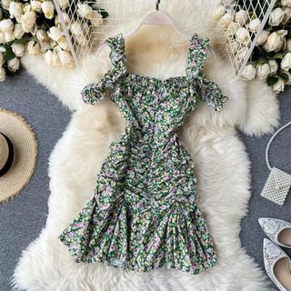 (Category: ) located in . Submitted by hers.closet (Listing ID 1067792229, Image 1). Description: .