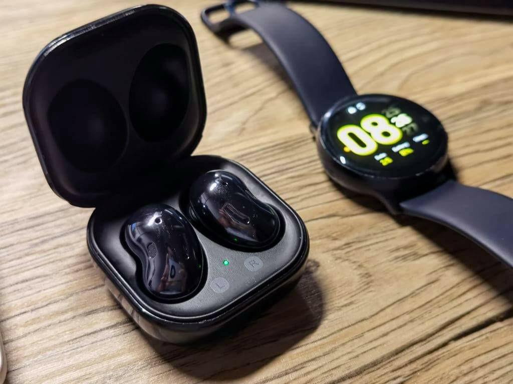 Galaxy watch and earbuds bundle store