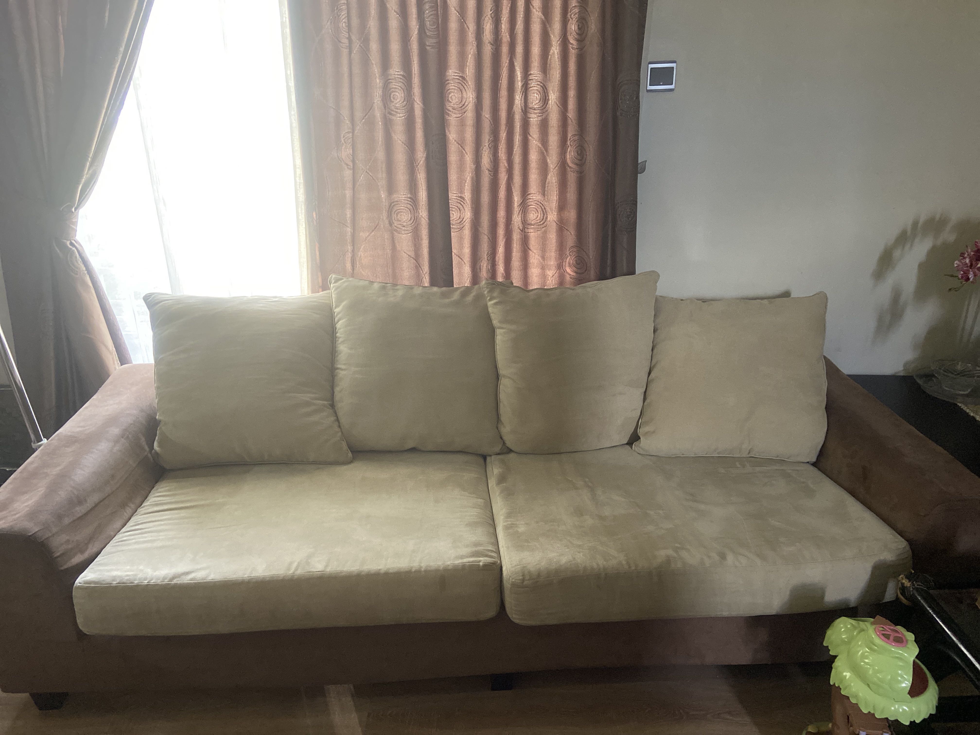 Sofa Cantik Dapat Sekali 1 Extra Sarung Ganti Home Furniture Others On Carousell Hallo semuanya, video kali ini aku beli sofa ruang tamu scandinavian style di informa. carousell
