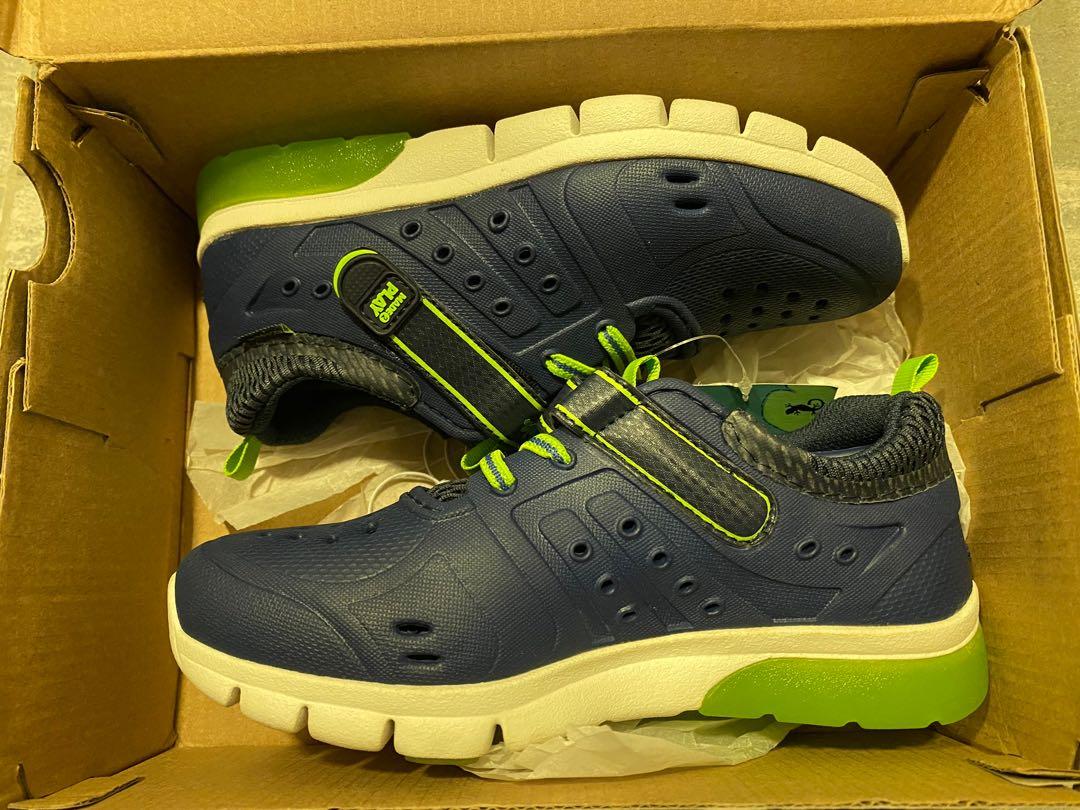Stride rite （分類：嬰兒及小童流行時尚）位於 Hong Kong。 由 ffffwo58 提交（商品編號 1067770125，圖片 2）。簡介： 全新Stride Rite 休閒鞋, 腳踭有閃燈，好輕又可以着去玩水！ 網購返嚟唔啱着，特價放售！ Size UK12 , EUR 31 。