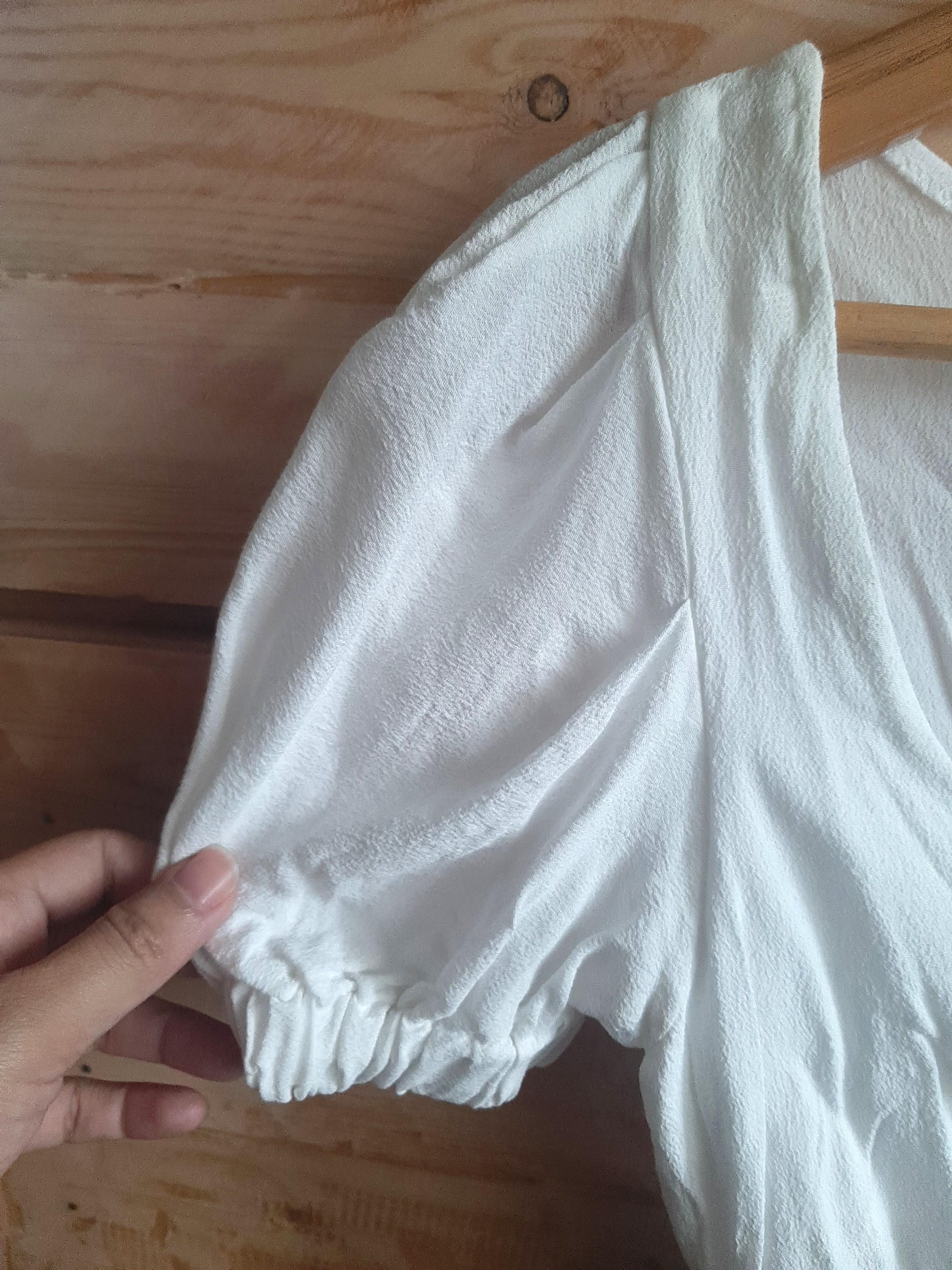 White Puffed Sleeve Top (Category: Longsleeves) located in Manila. Submitted by bkcee (Listing ID 1067771957, Image 2). Description: - Preloved - Can be worn as off shoulder top as seen on when worn - small but fits to medium - garterized bottom part of the top.