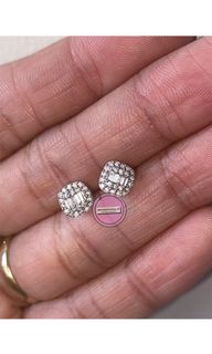 (Category: ) located in . Submitted by GoodsandGlamour (Listing ID 1068125668, Image 1). Description: .