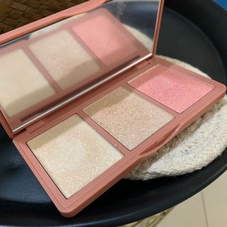 （分類：）位於 。 由 cheeeecheeee1 提交（商品編號 1068197879，圖片 1）。簡介： 。