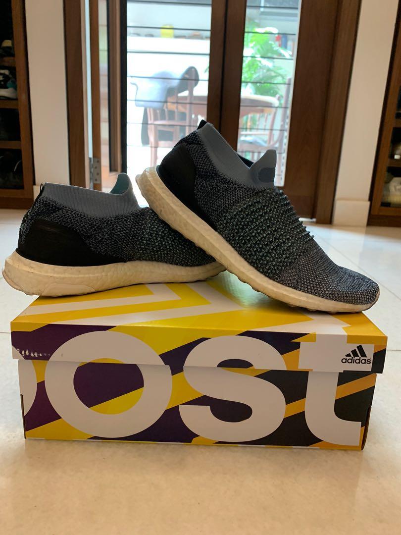 Ultraboost laceless parley top