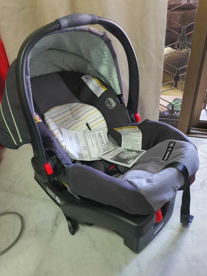 BNWT Graco Snugride 30 Infant Car Seat with base