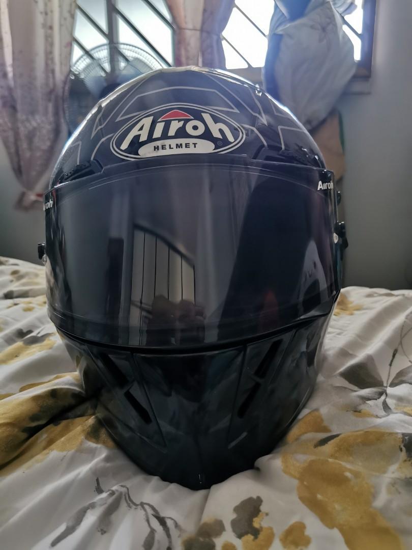 Airoh helmet carbon top