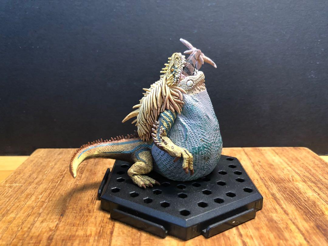Cfb Monster Hunter 盒蛋大凶豺龍 興趣及遊戲 玩具 遊戲類on Carousell