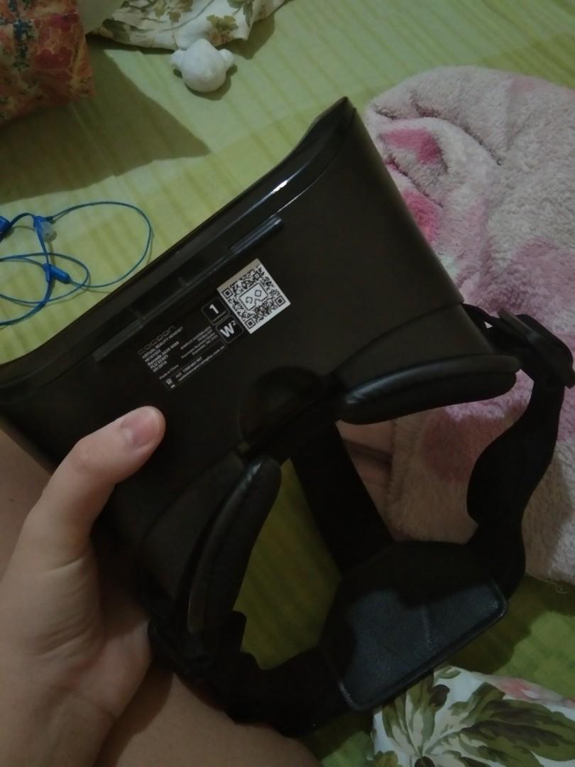 Cocoon vr box (Category: Virtual Reality) located in Paranaque City. Submitted by clcgshopp_ (Listing ID 1068165700, Image 1). Description: in good condition and from us 400 lp.