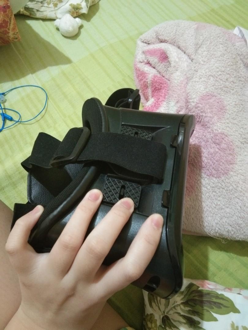 Cocoon vr box (Category: Virtual Reality) located in Paranaque City. Submitted by clcgshopp_ (Listing ID 1068165700, Image 3). Description: in good condition and from us 400 lp.