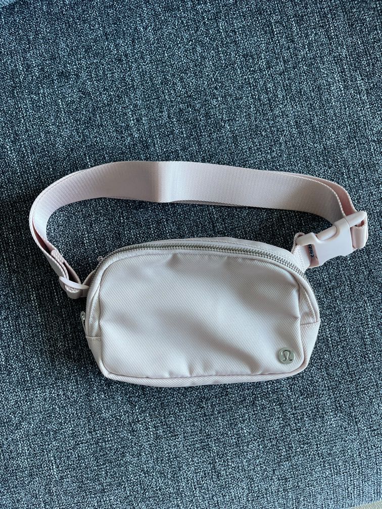 lululemon fanny pack pink