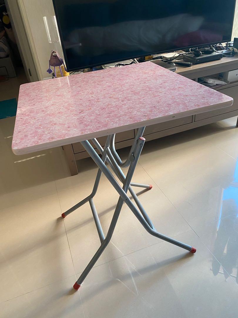 Foldable Table （分類：桌子）位於 Hong Kong。 由 evwong05 提交（商品編號 1067990201，圖片 2）。簡介： 粉嶺自取。