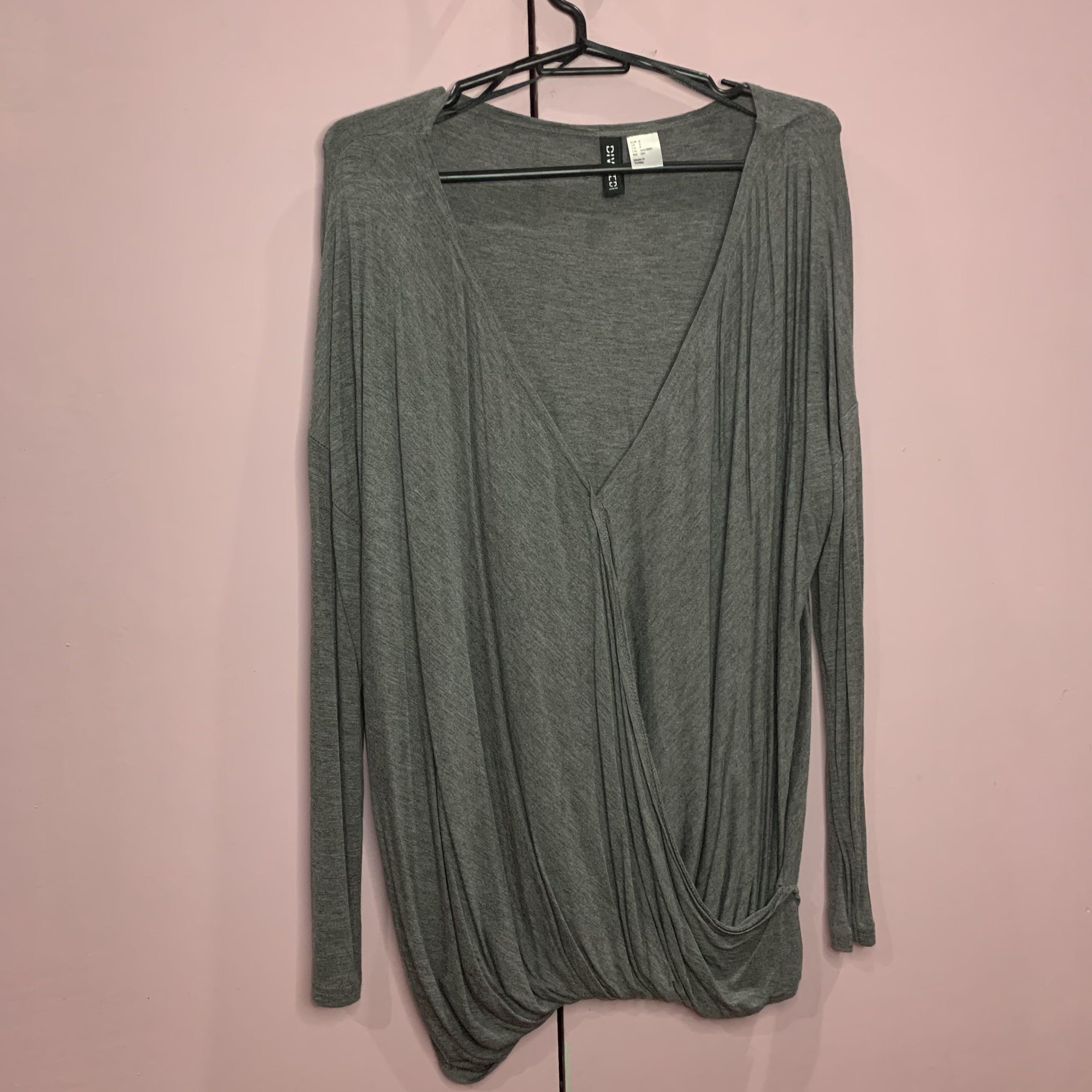 H&M Grey Comfy Top (Category: Others Tops) located in Pasig City. Submitted by ysabeldc (Listing ID 1068125144, Image 1). Description: Says small on tag but best fits medium frames! 10/10 condition, super soft fabric..