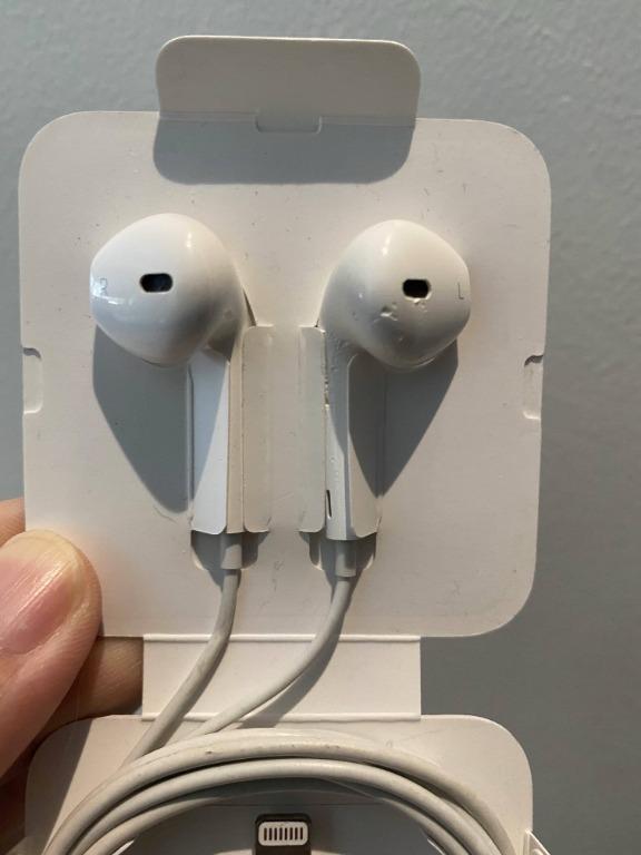 iPhone Earphones (Category: Earphones) located in Quezon City. Submitted by amgesca (Listing ID 1068055123, Image 2). Description: Slightly bitten by my dog but working 100% great! iPhone earphones no issues..