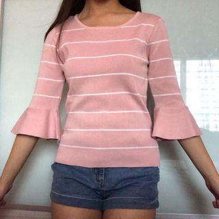 Knitted bell sleeves blouse