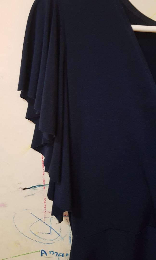 Meg long dress (Category: Dresses) located in Quezon City. Submitted by bons83 (Listing ID 1068019869, Image 3). Description: In excellent condition navy free size but will fit medium to large frame very stretchy.