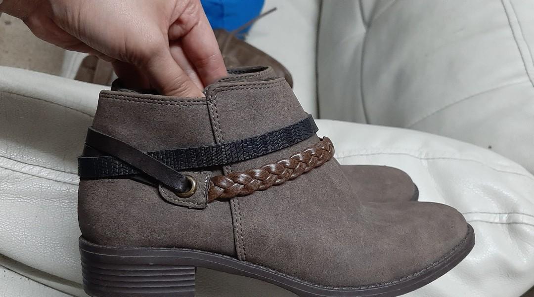 nine west low heel boots