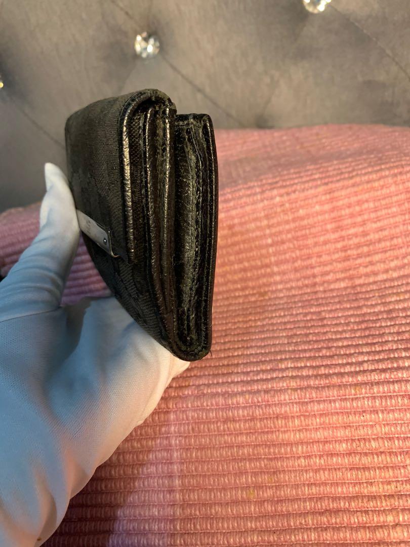 ORIGINAL GUCCI SMALL WALLET (Category: Luxury Bags & Wallets) located in Manila. Submitted by raila.bags (Listing ID 1068149612, Image 3). Description: original small wallet no rubs sa canvass good condition.