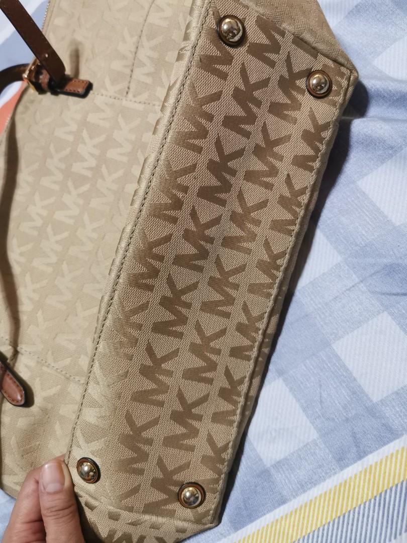 Original Michael Kors Bag with Leather straps (Category: Purses & Pouches) located in Antipolo. Submitted by G3AAA (Listing ID 1068016932, Image 3). Description: Used this only 2x. Very good condition no flaws. Good as new. RFS is to free up closet space..