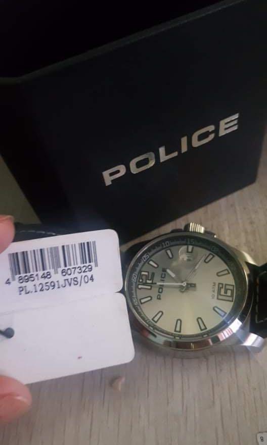 Original Police Watch (Category: Luxury Watches) located in Makati City. Submitted by authenticstuffff (Listing ID 1068112850, Image 1). Description: Good as new.