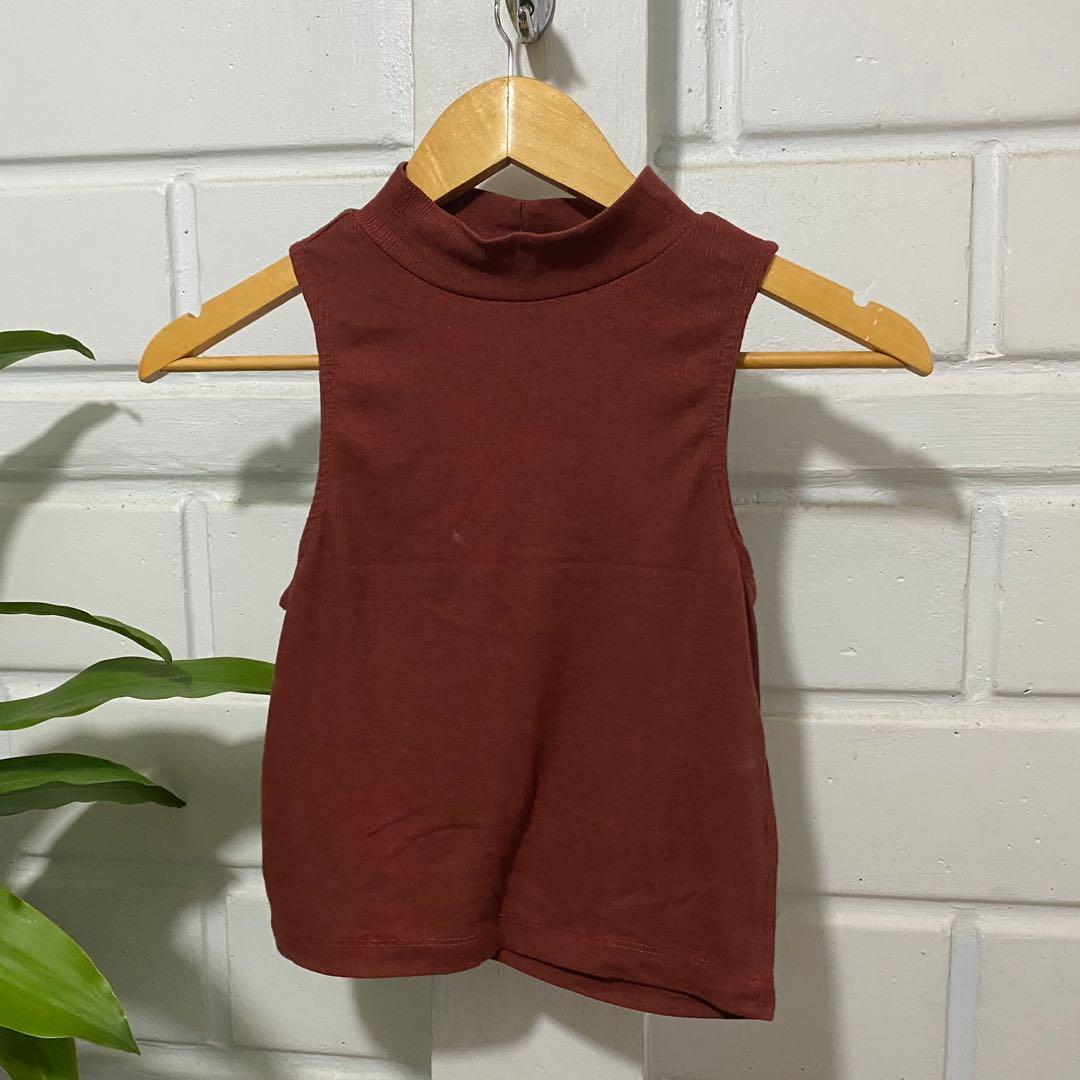 Turtle neck tank (Category: Others Tops) located in Santa Rosa. Submitted by pamobs (Listing ID 1068015038, Image 1). Description: .