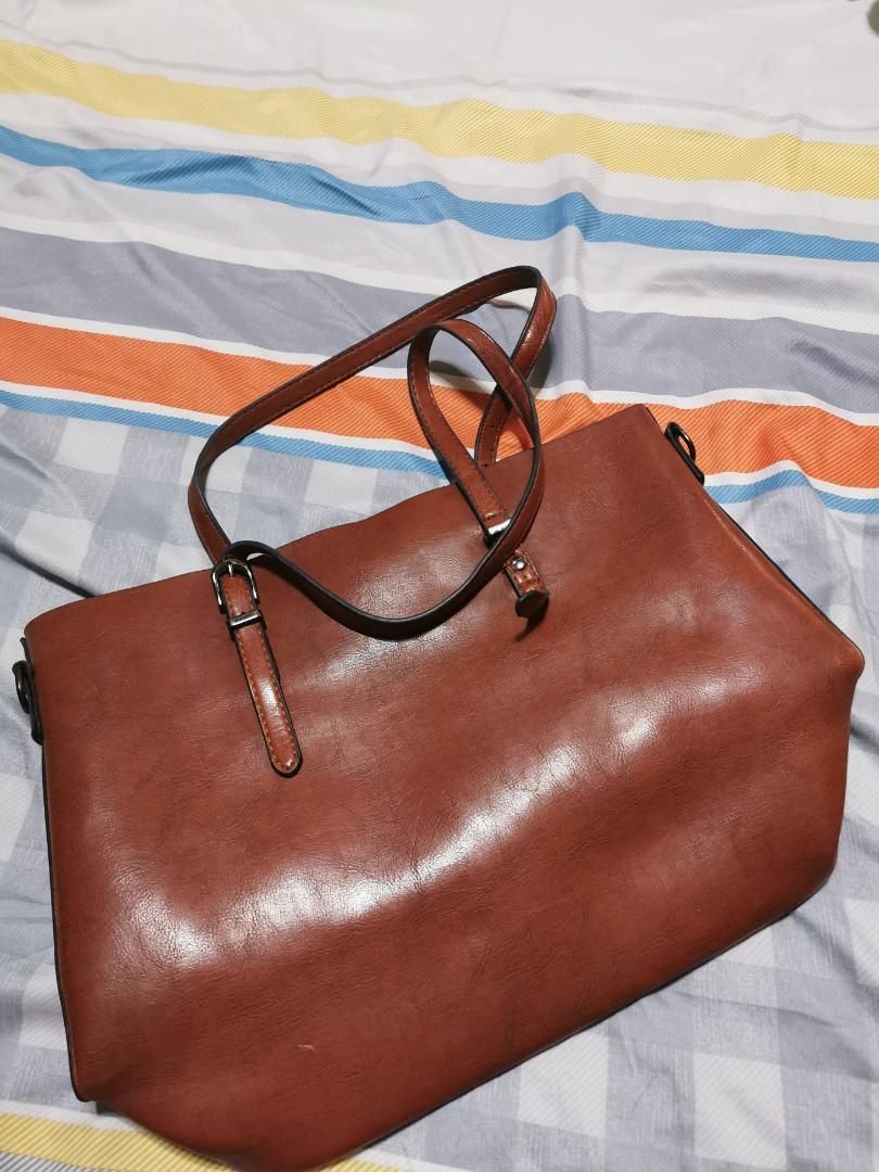 Vegan Leather Tote bag (Category: Tote Bags) located in Antipolo. Submitted by G3AAA (Listing ID 1068020624, Image 1). Description: Used but not abused. Nice leather and lightweight. Can carry lots of stuffs. RFS is to unclutter. LAST PRICE POSTED..